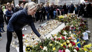 Švédsko si minútou ticha uctilo obete útoku v Štokholme