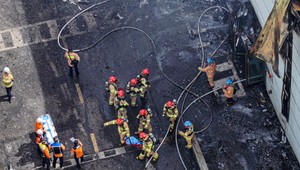 Masívny požiar si vyžiadal najmenej 22 obetí. Jedna osoba je nezvestná