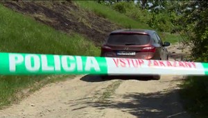 Záhadná nehoda pri Bratislave. V blízkosti auta ležalo obhorené telo