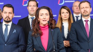 Podpredsedníčka Demokratov sa rozhodla ukončiť svoje pôsobenie vo vedení strany