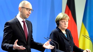 Rusko stále neplní dohody z Minsku, vraví Jaceňuk