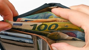 Zamestnávatelia a odbory sa nedohodli, mzda porastie sama o 100 eur