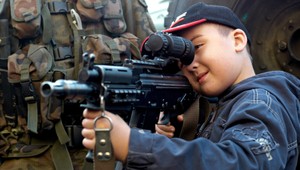 Šokovaní policajti. Zbraň ako hračka pre 6-ročného