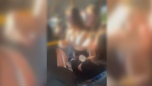 Šikana v autobuse: Dvanásťročné dievča dostalo facku, nikto nezasiahol