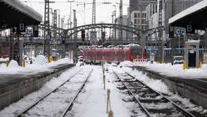 V Rakúsku zrazil vlak dvoch slovenských turistov. Jeden z nich bojuje o život