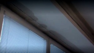 Policajti a kriminalisti zasahovali na základnej škole. Šesť tried našli ráno vytopených