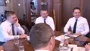 Koaliční partneri boli po rokovaní mimoriadne spokojní. Fico avizoval zvyšovanie miezd