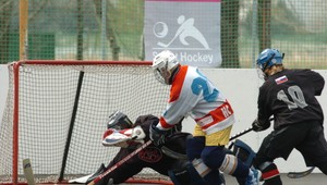 Chorému Danielkovi chcú záchranári pomôcť hokejbalom