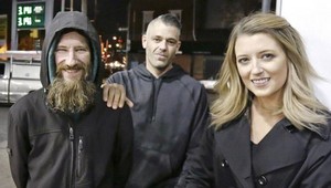 Bezdomovec obetoval svoje posledné peniaze. Späť sa mu vrátilo 300 tisíc dolárov