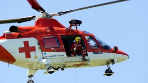 Matka (39) havarovala s dvojčatami (3), zasahoval vrtuľník