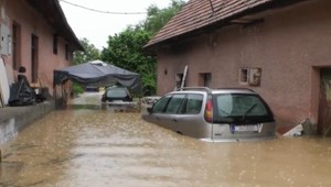 V obci Pichne nezostal ani jeden dom, ktorý by voda nepoškodila. Poisťovne ale vyplatia len niektorých