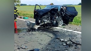 Jeden mŕtvy, dvaja ranení. To sú následky vážnej dopravnej nehody