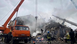 687. deň na Ukrajine: 13 zranených v centre Charkova, ruské rakety tu zasiahli hotel