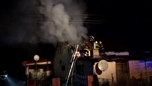 Nočný požiar pripravil o strechu nad hlavou štyri početné rodiny