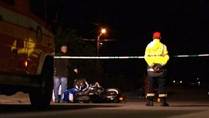 Dvaja mladíci na motorke havarovali v dedine pri kostole, neprežili