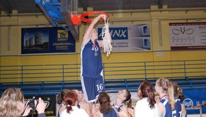 Krásne basketbalistky si zopakujú majstrovské oslavy