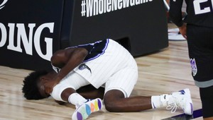 Podľa neprajníkov karma: odmietol pokľaknúť a vážne sa zranil