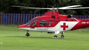 Do nemocnice previezli vrtuľníkom chlapca napadnutého vretenicou