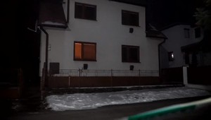 V prípade ohavnej smrti nastal posun: Polícia obvinila kamaráta muža, ktorého telo ležalo v dome dosekané