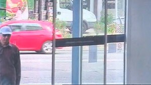 Dve lúpeže bánk behom hodiny. Páchatelia si odniesol 17 tisíc eur