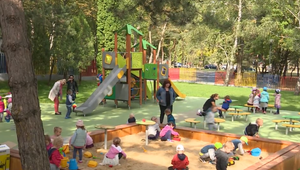 Kapacity škôlok sú nedostačujúce. Pomôcť by mohol rodičovský príspevok, ale získať ho nie je vždy jednoduché