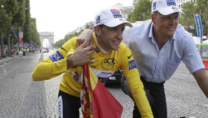 Sastre celkovým víťazom Tour