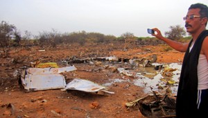 Vyšetrovatelia poznajú príčinu pádu alžírskeho lietadla