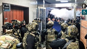 Razia u prezidenta, pokus o samovraždu exministra. Stanné právo v Južnej Kórei má dohru