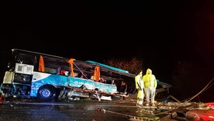 Výsledky tragickej zrážky autobusu s kamiónom pri Nitre sú známe. Odborníci zistili príčinu smrti 12 pasažierov