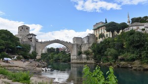 Most ako symbol tolerancie: Spája dva svety a štyri náboženstvá