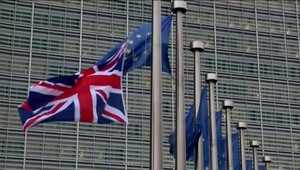 Británia volí v kľúčových voľbách. Zvolia si voliči brexit alebo úniu?