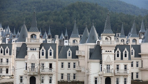 Stavba dediny plnej Disneyho zámkov stojí na mŕtvom bode: Podarí sa ju dokončiť?