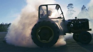 VIDEO: Policajti naháňali traktor. Šofér nafúkal