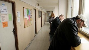 Vláda chce mladým garantovať prvé zamestnanie