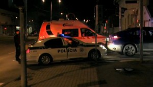 Vodič zrazil chodca, jeho manželka dostala na infarkt