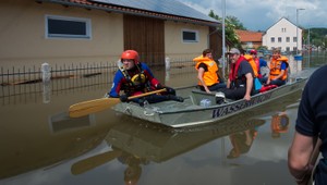 V Nemecku sa pretrhli hrádze, ďalšie tisíce ľudí evakuovali