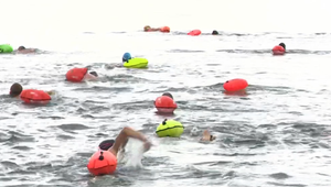 Takmer 250 plavcov zdolalo Slnečné jazerá: Medzi nimi aj náš kolega!