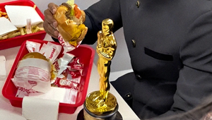 Vyhral Oscara a zamieril si to rovno na hamburger do fastfoodu!