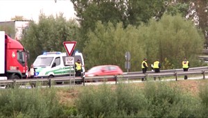 Rakúski policajti prenasledovali bratislavského vodiča. Prestrelili mu pneumatiku