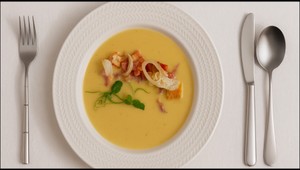 Hrachová krémová polievka zo žltého hrachu