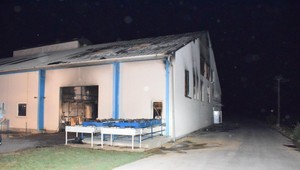 Polícia vyšetruje obrovský požiar na farme