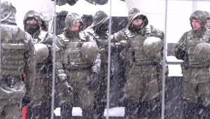 Nepokojná situácia v Kyjeve. Protestujúci zapálili pneumatiky