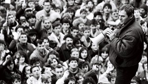 Politológ: Nežná revolúcia nám priniesla slobodu aj ekonomickú prosperitu