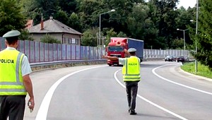 Kamionista ledva stál na nohách, opitý chcel šoférovať až do Bulharska