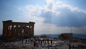 Útok v Aténach: Muž pri Akropole pobodal dvoch turistov