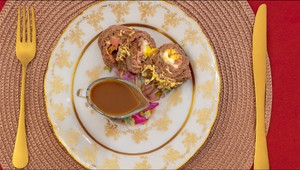 Španielsky vtáčik s ryžou a uhorkovým šalátikom