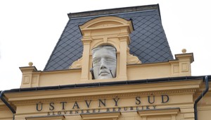 Opozícia v konflikte s koalíciou: Na pozastavenie účinnosti trestnej novely reagujú aj politici