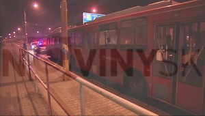 VIDEO: Strieľali na trolejbusy aj auto s manželmi!