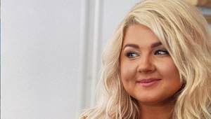 Evelyn vyrazila fanúšikom dych v malých plavkách! Ukázala sa ako Pamela Anderson!