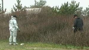 Našli 8 mŕtvol a lebku, vraždil sériový vrah?